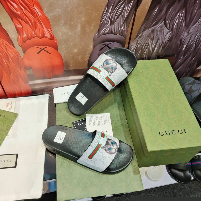 G*u*i slippers